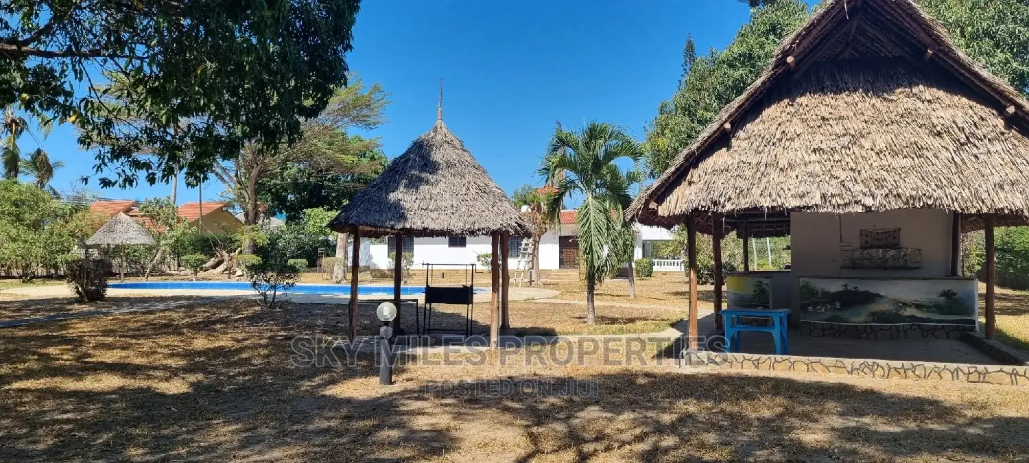 Fully Furnished 5 Bedroom Villa Available for Short Stay