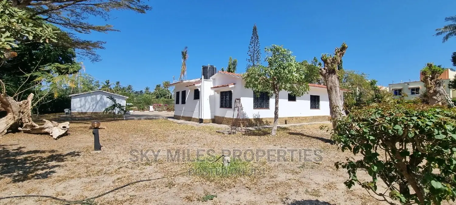 Fully Furnished 5 Bedroom Villa Available for Short Stay