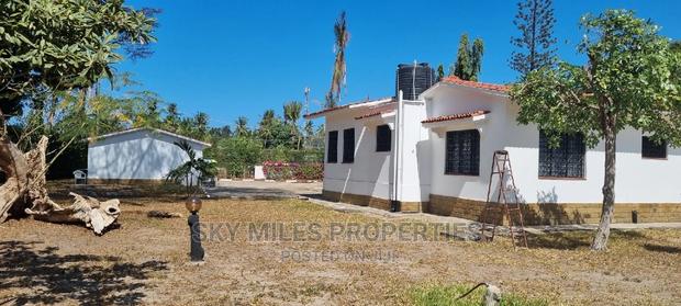 Fully Furnished 5 Bedroom Villa Available for Short Stay - thumbnail 5