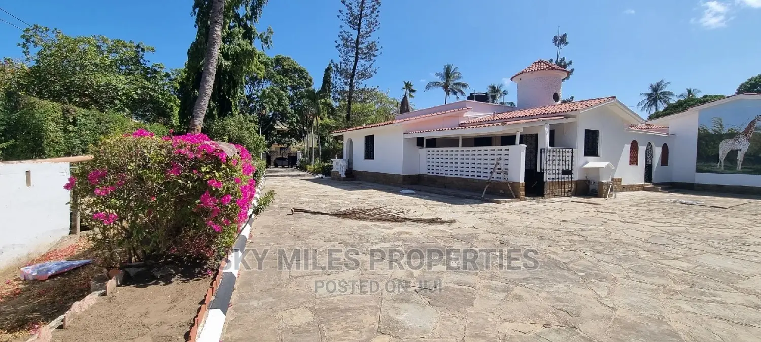 Fully Furnished 5 Bedroom Villa Available for Short Stay