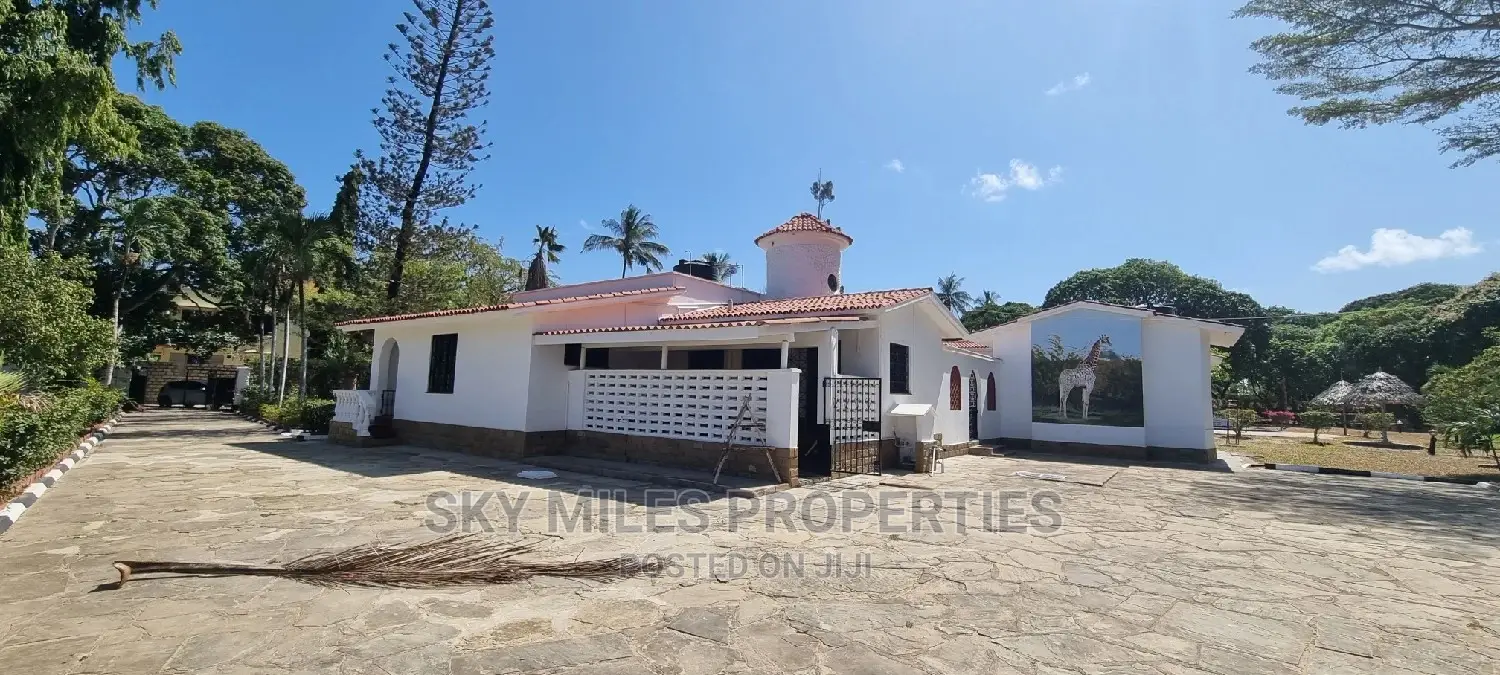 Fully Furnished 5 Bedroom Villa Available for Short Stay