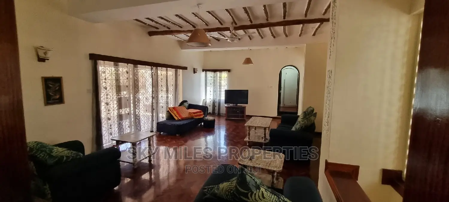 Fully Furnished 5 Bedroom Villa Available for Short Stay