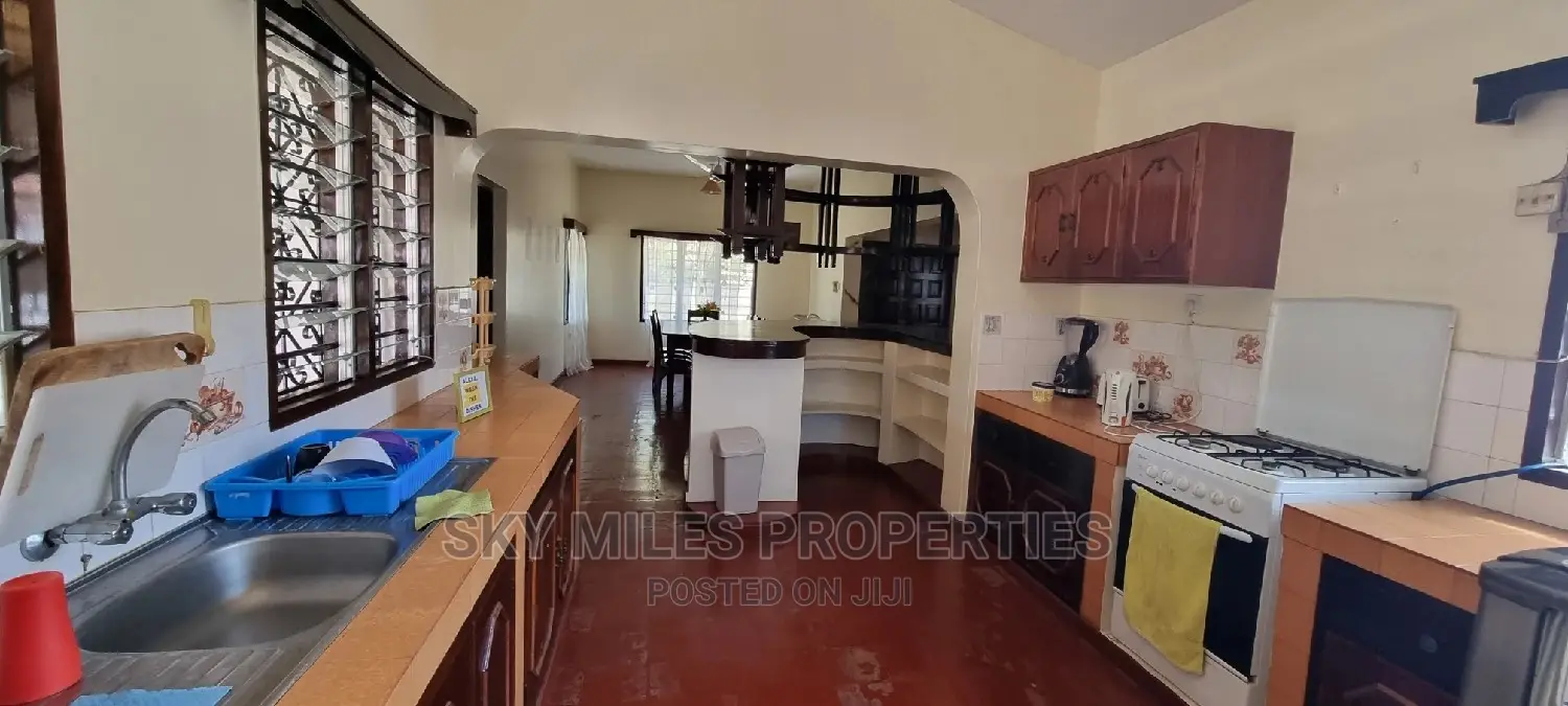 Fully Furnished 5 Bedroom Villa Available for Short Stay