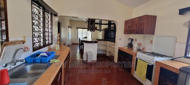 Fully Furnished 5 Bedroom Villa Available for Short Stay - thumbnail 13