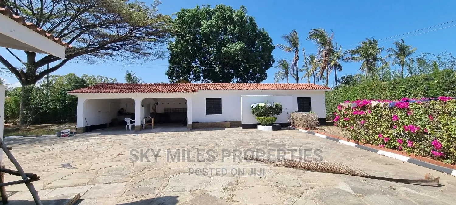 Fully Furnished 5 Bedroom Villa Available for Short Stay