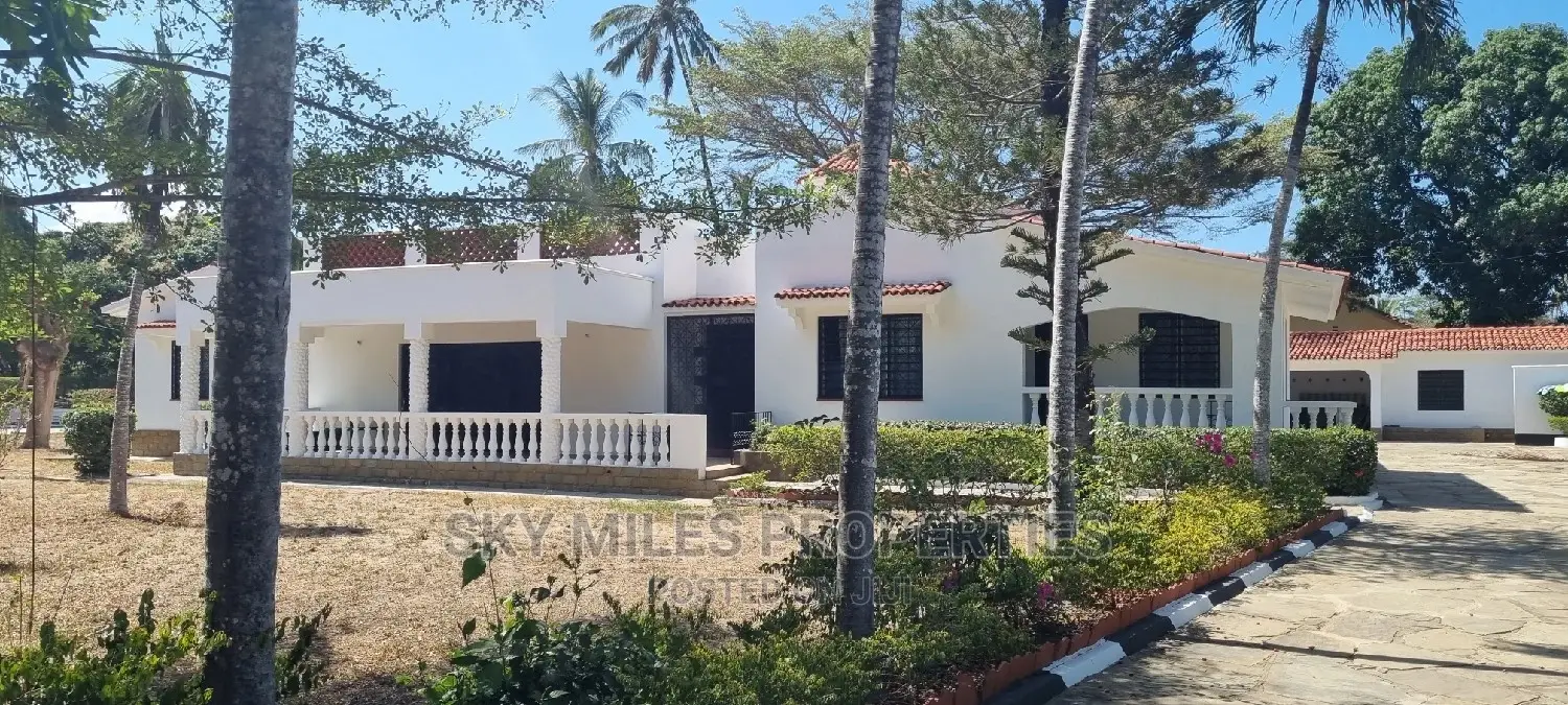 Fully Furnished 5 Bedroom Villa Available for Short Stay