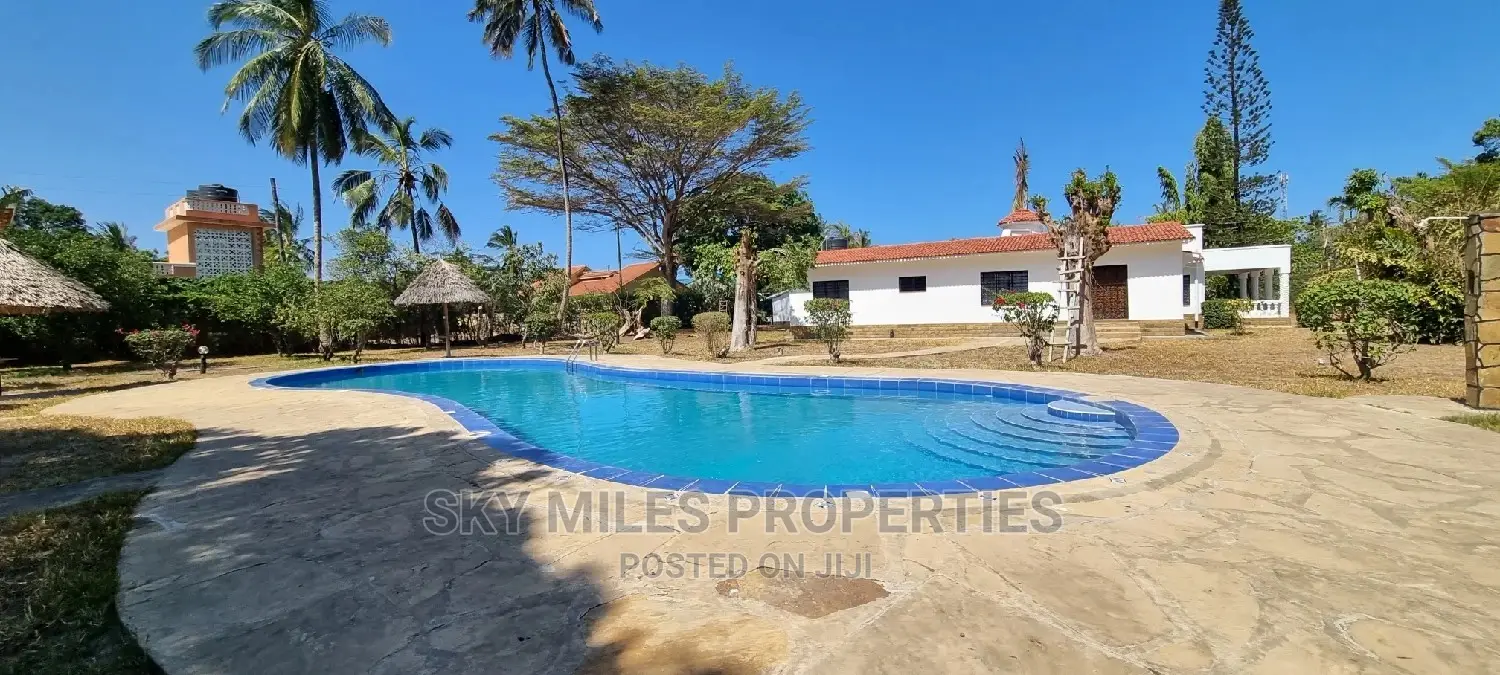 Fully Furnished 5 Bedroom Villa Available for Short Stay