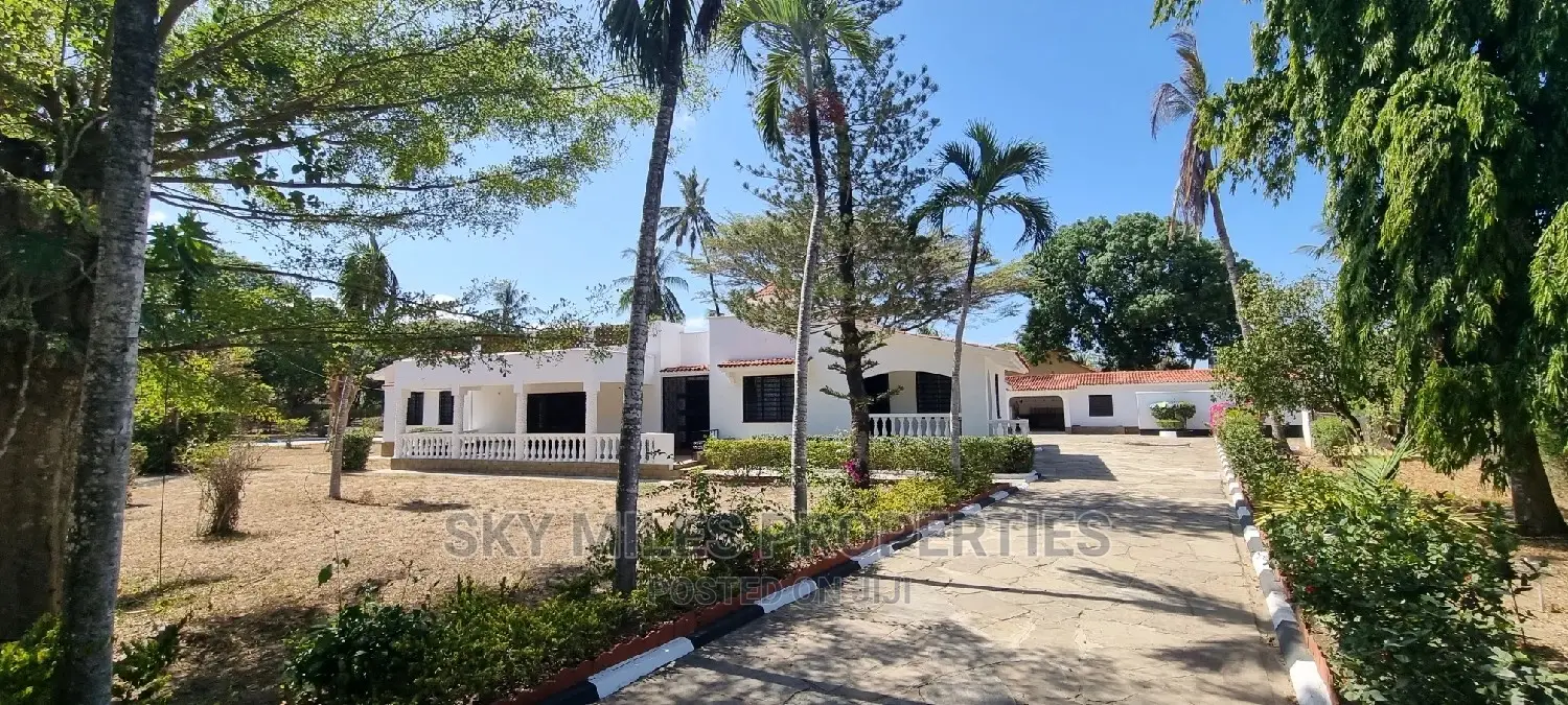 Fully Furnished 5 Bedroom Villa Available for Short Stay