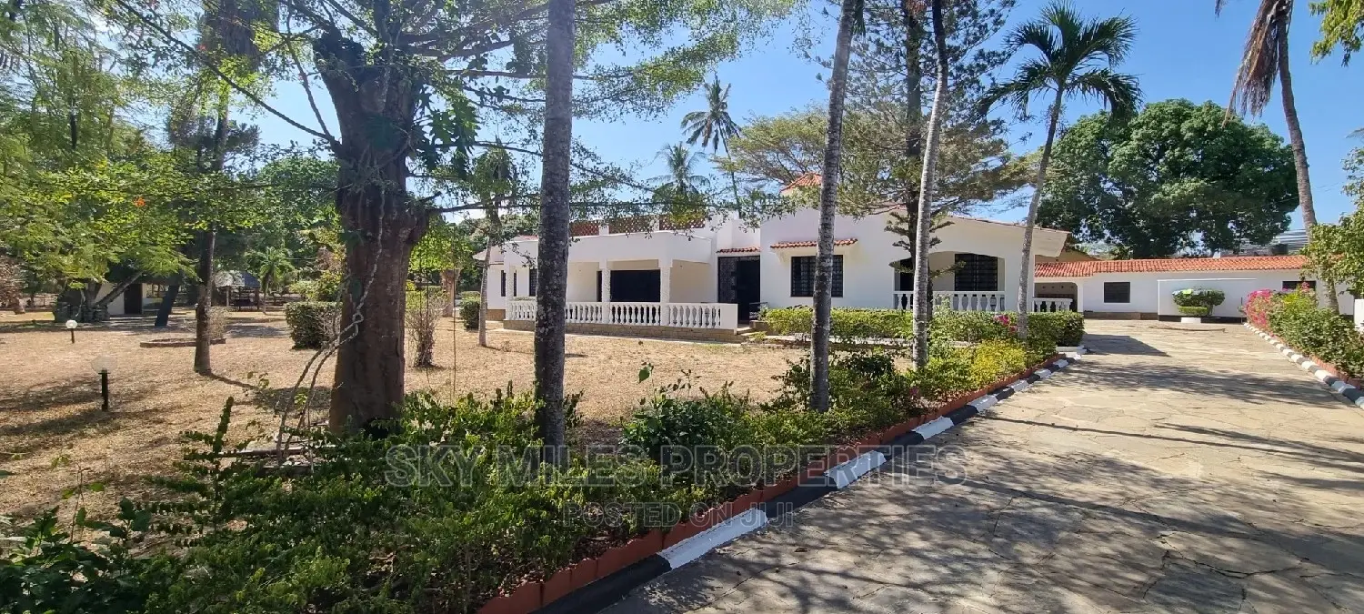 Fully Furnished 5 Bedroom Villa Available for Short Stay