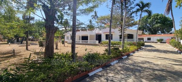 Fully Furnished 5 Bedroom Villa Available for Short Stay - thumbnail 19