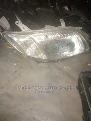 Axio ,2008 Headlight Non Zenon