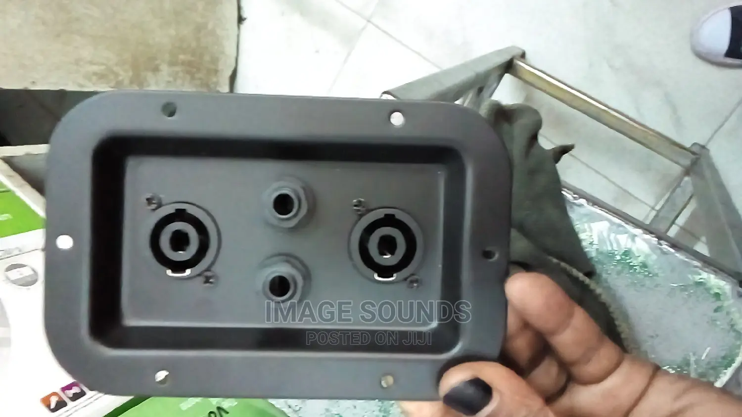 Metallic Speaker Connector