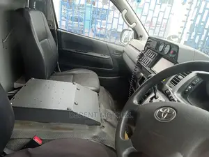 Toyota Hiace 9l Ambulance