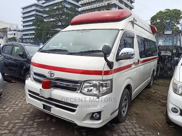 Toyota Hiace 9l Ambulance - thumbnail 5