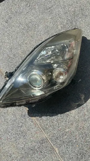 Toyota Isis Headlight