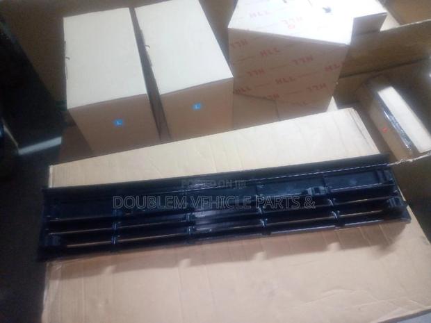 Front Grill Nissan QD32 - thumbnail 2