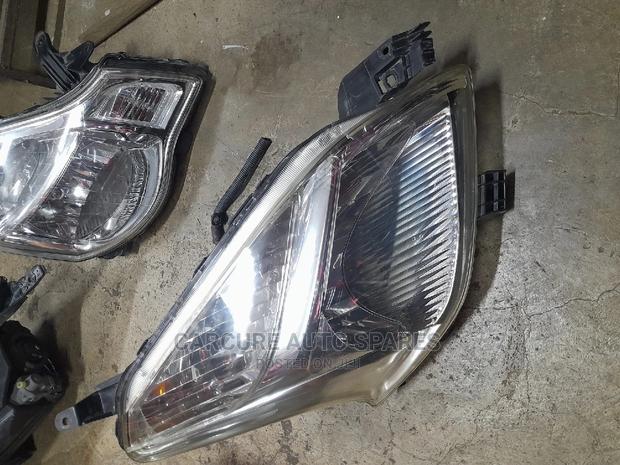 Toyota Ractis 2008 Headlights - main view