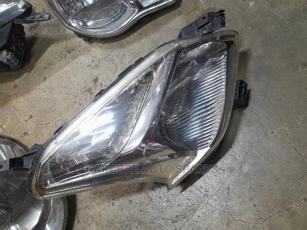 Toyota Ractis 2008 Headlights - thumbnail 2