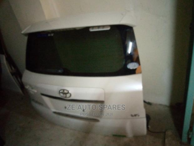 Clean Vanguard Tailgate Available - main view