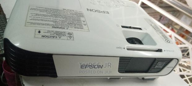 EPSON Eb- S31 Projector Ex-Uk Type - main view