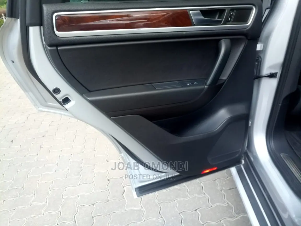 Volkswagen Touareg Hybrid 2013 Silver