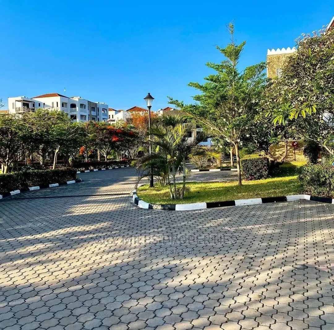 3bdrm Townhouse/Terrace in Sultan, Kikambala for Rent