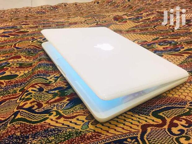 Laptop Apple MacBook 2GB Intel Core 2 Duo HDD 320GB - thumbnail 2