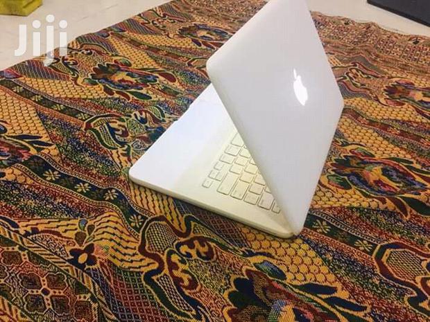 Laptop Apple MacBook 2GB Intel Core 2 Duo HDD 320GB - thumbnail 3