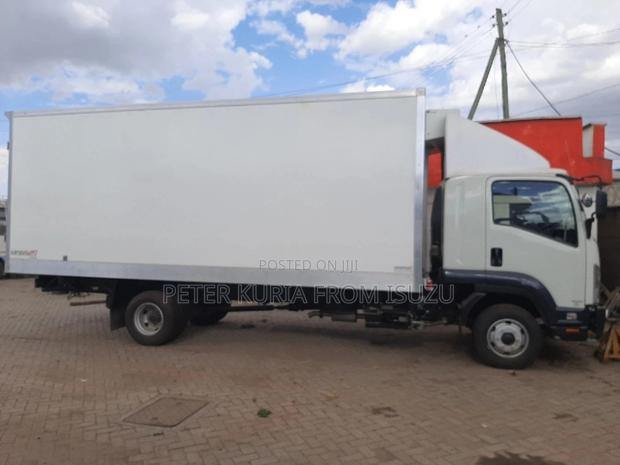Isuzu FRR Refrigerated Body - thumbnail 7