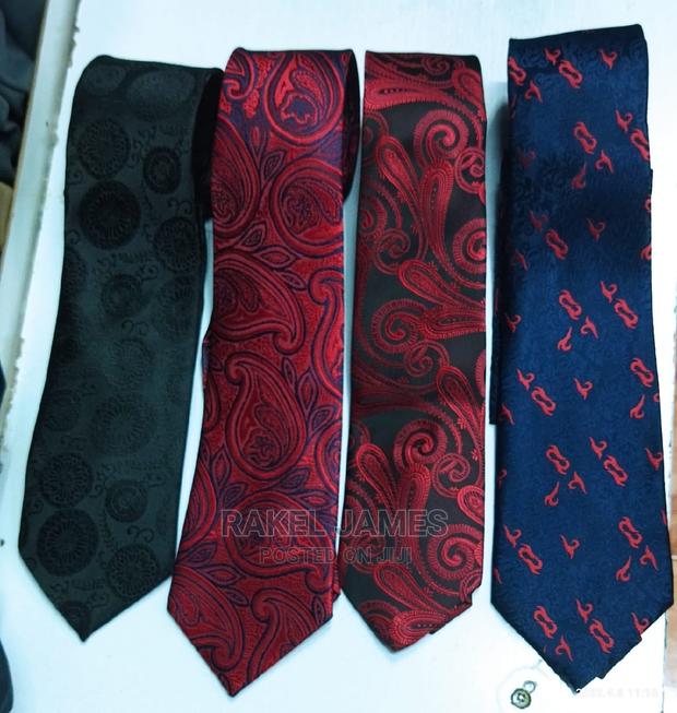 Florer Ties With Pocket Square