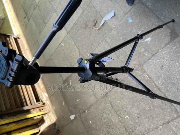 Professional Aluminum Camera Tripod Stand - thumbnail 3