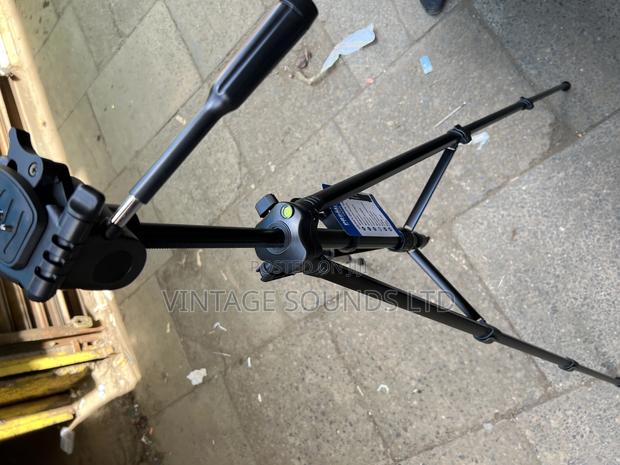 Professional Aluminum Camera Tripod Stand - main view