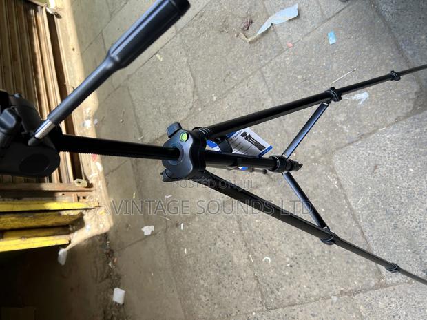 Professional Aluminum Camera Tripod Stand - thumbnail 4