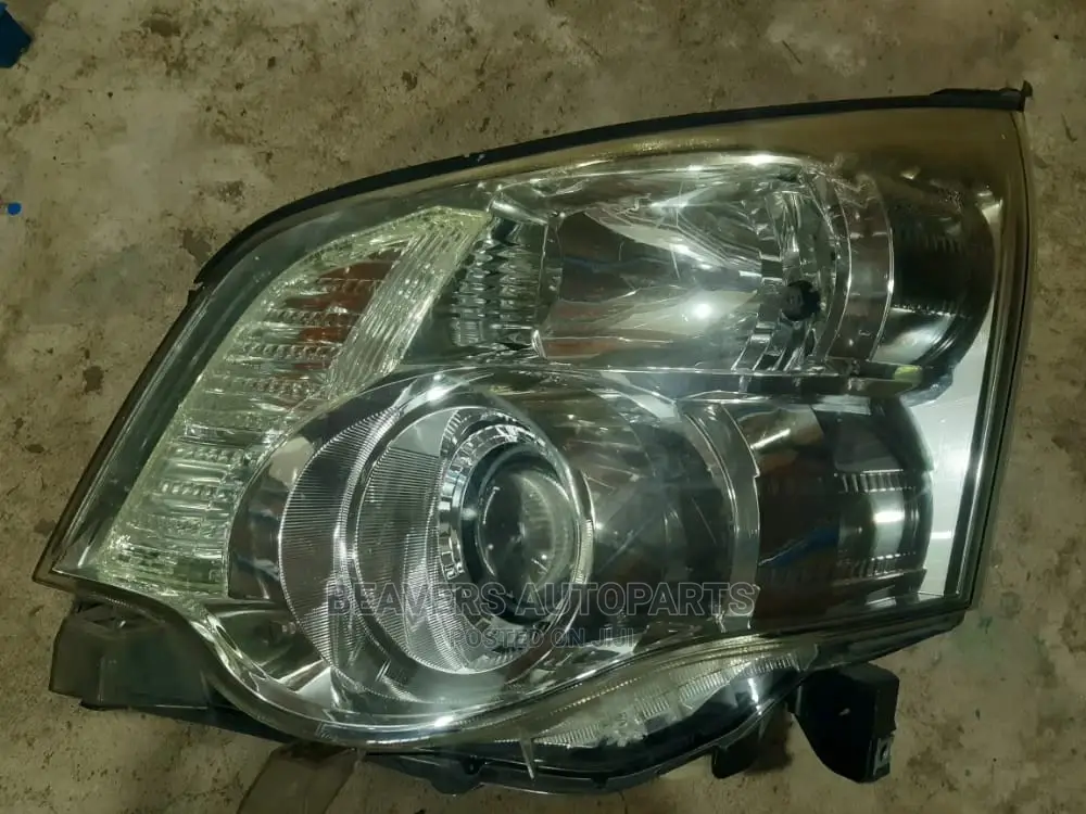 Noah 2012 Headlight