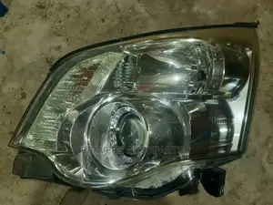 Noah 2012 Headlight