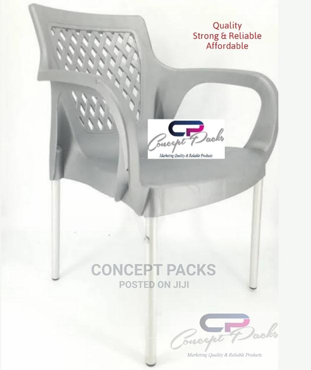 Strong Comfortable Plastic Chair With Metal Tubing Legs