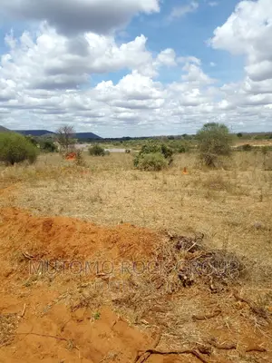 3acres Touching Athi River.