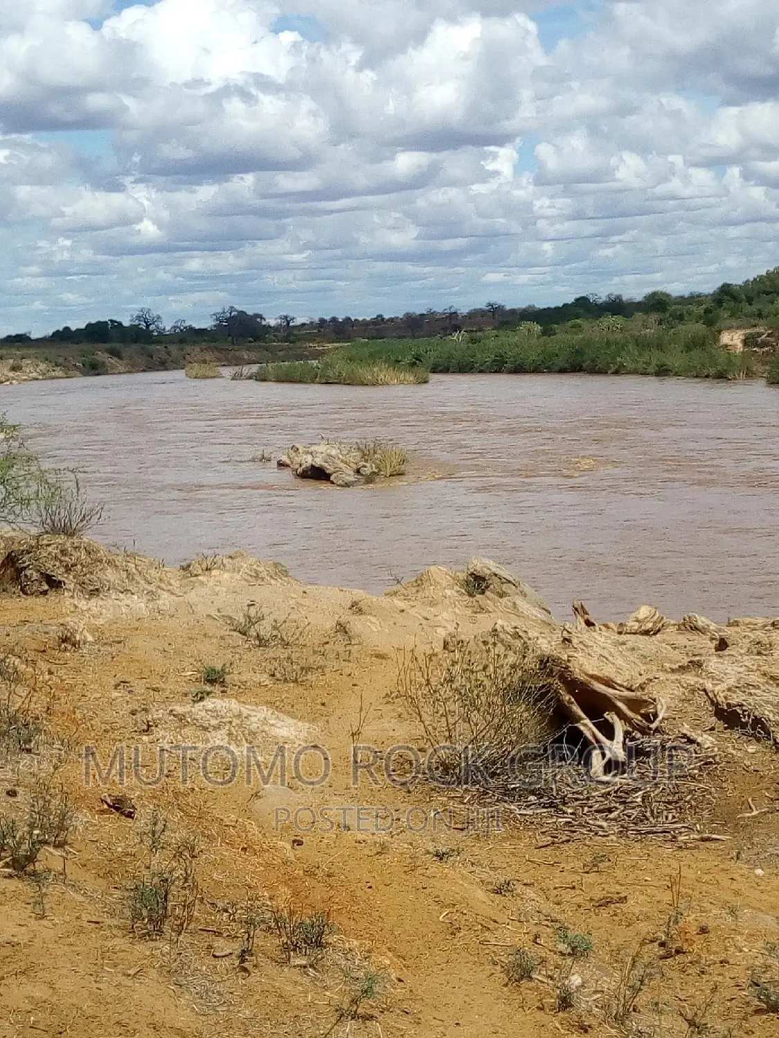 3acres Touching Athi River.