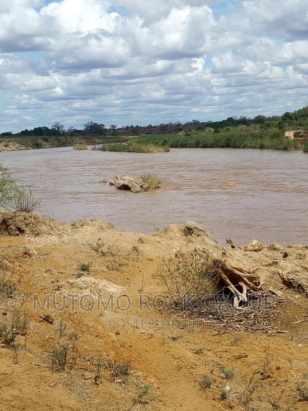 3acres Touching Athi River. - main view