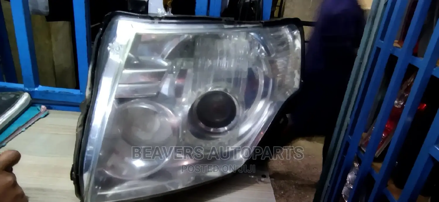 Mitsubishi Pajero Shogun Headlight