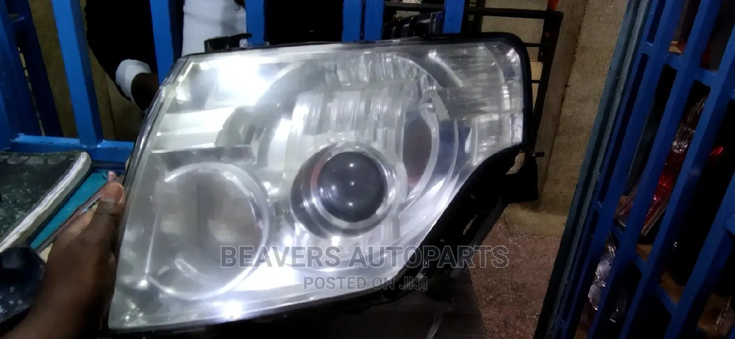Mitsubishi Pajero Shogun Headlight