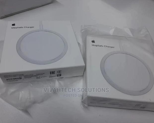 Apple Magsafe Wireless Charger - main view