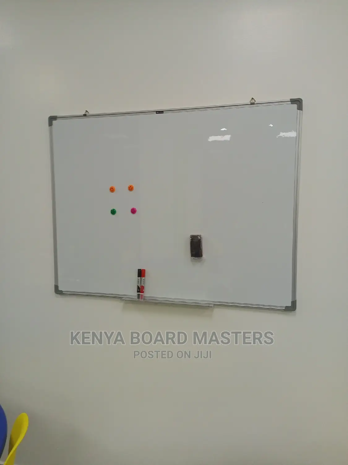 Office Board With Duster, 2 Pens, 4 Magnets