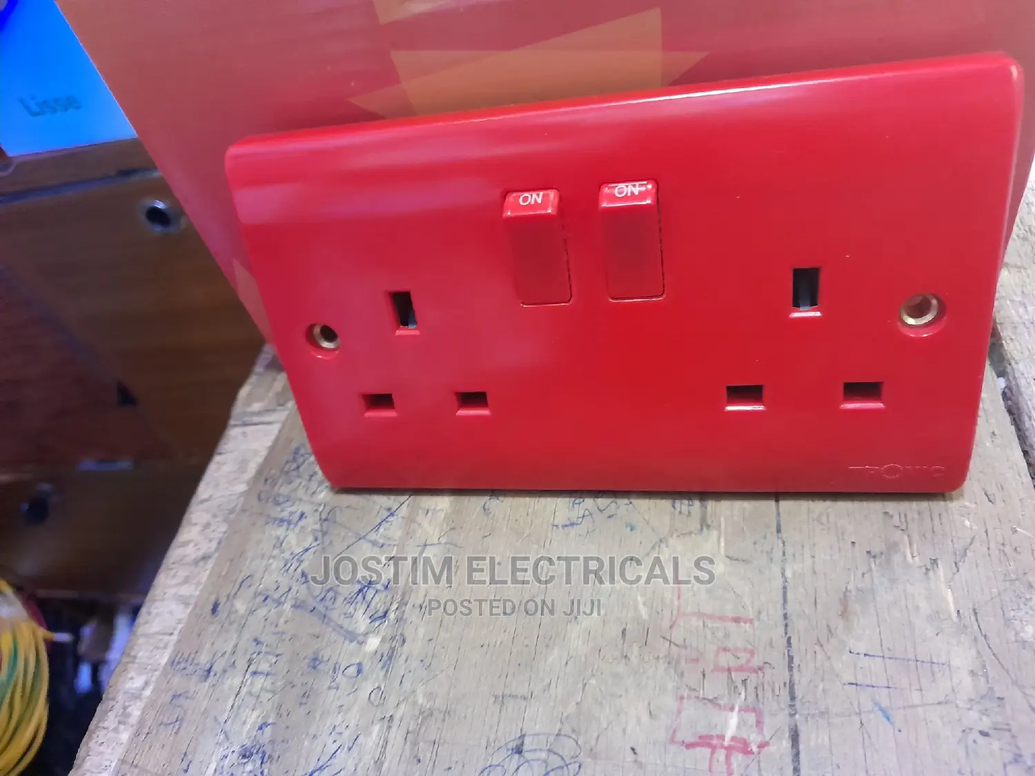 Ups Twin Socket