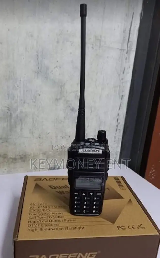 Dual Band Radio Portable Two-Way[Vhf Uhf] Uv 82