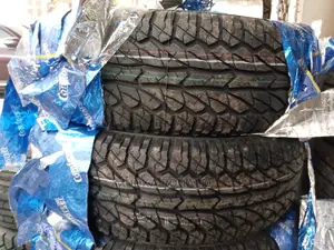 235/75R15 Comforser Tyre (A/T)