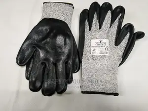 Cut Resistant Gloves/Black White