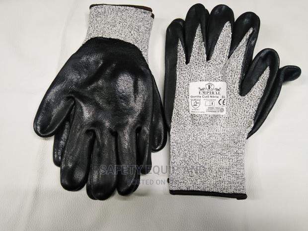 Cut Resistant Gloves/Black White
