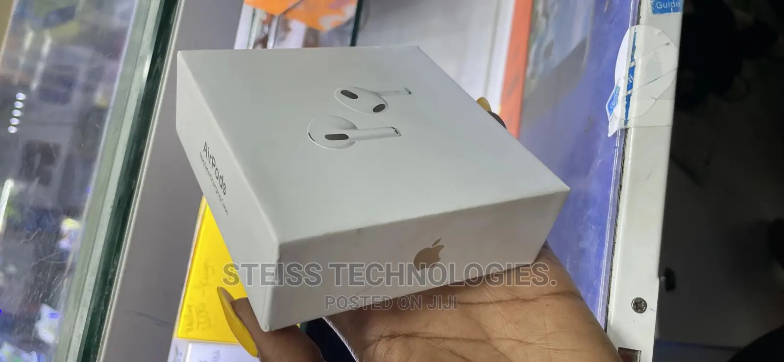 iPhone-13 Airpods.
