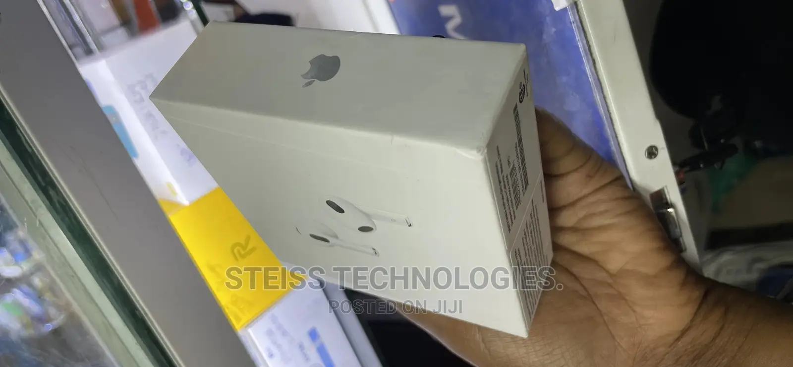 iPhone-13 Airpods.